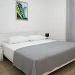 Grey House Apartman