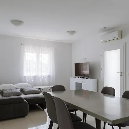 Grey House * Zadar