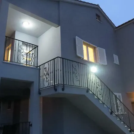 Grey House Zára