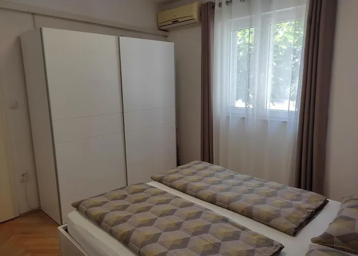 Grey House Apartman *