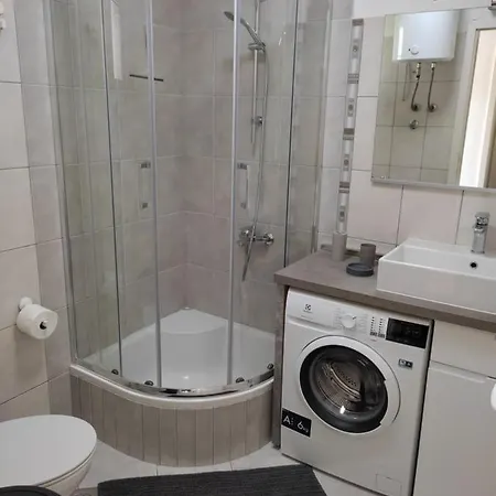 Grey House Apartment *