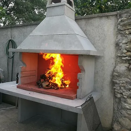 Grey House Apartment *