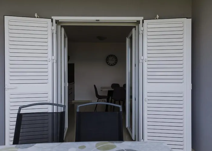 Grey House 자다르